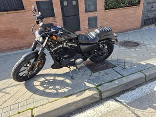 Harley Davidson 883 Negra