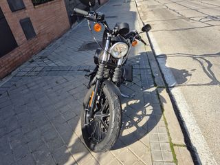 Harley Davidson 883 Negra