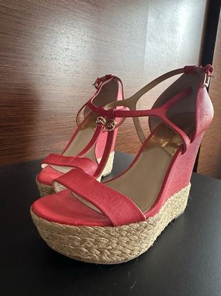 Sandalias Michael Kors Rojas y Doradas