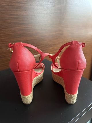 Sandalias Michael Kors Rojas y Doradas