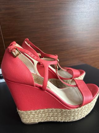 Sandalias Michael Kors Rojas y Doradas