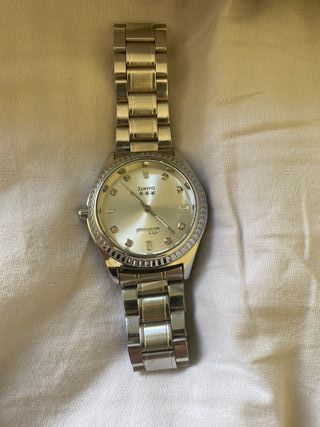 Reloj de pulsera plateado