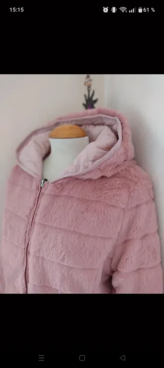 Chaqueta rosa de pelo con capucha