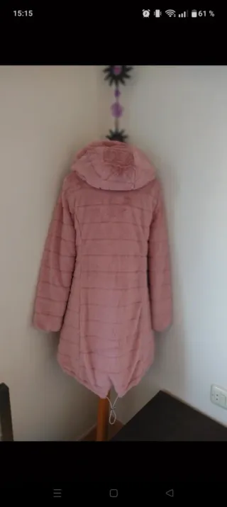 Chaqueta rosa de pelo con capucha