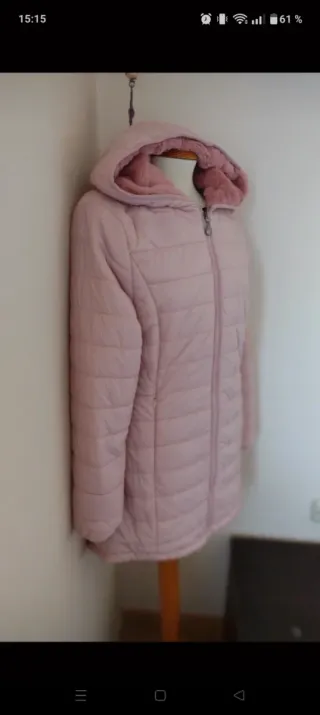 Chaqueta rosa de pelo con capucha