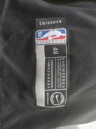 Camiseta Nike Lakers Negra y Dorada