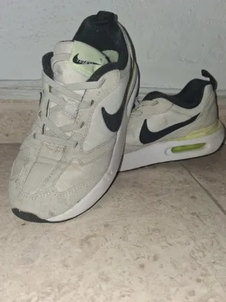 Zapatillas Nike Beige y Verde Talla 34