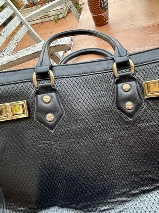 Bolso negro efecto piel