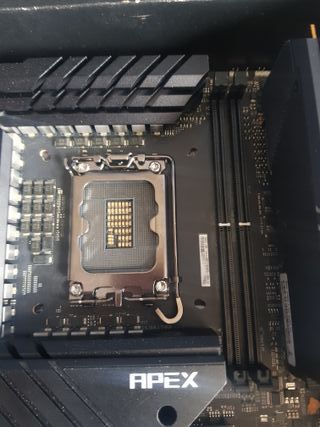 ASUS ROG MAXIMUS Z790 APEX ENCORE de Segunda mano por 110 EUR en