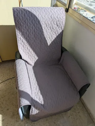 Sillón reclinable eléctrico.