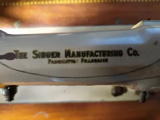 Máquina de coser Singer antigua