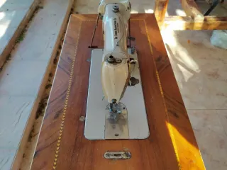 Máquina de coser Singer antigua