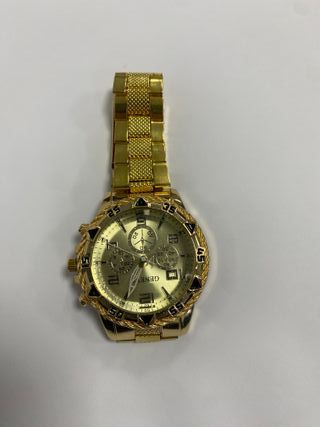 Reloj de pulsera dorado