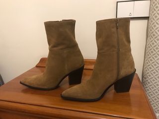 Botines de ante tacón bloque ,de zara