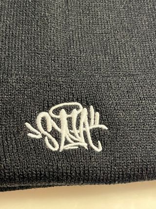 Gorro Syna world negro bordado