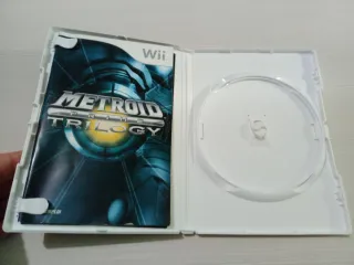 Custodia + manuali Metroid Prime Trilogy Wii