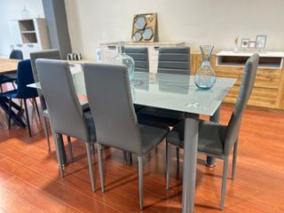 Mesa comedor y 6 sillas grises