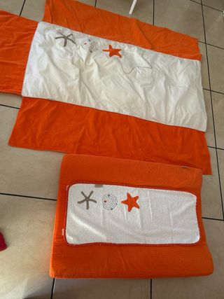 Cambiador de bebé + colcha para la cuna