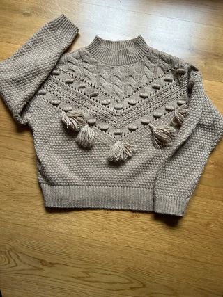 Jersey de punto beige con detalles. Usado 2 veces