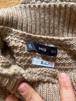 Jersey de punto beige con detalles. Usado 2 veces