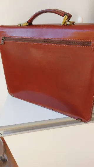 Maletín de piel marrón para hombre