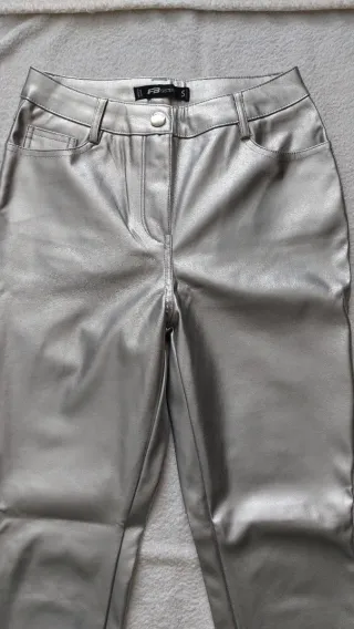 Pantalón plateado efecto piel talla S