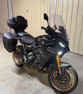 Yamaha Tracer 9 GT Negra y Dorada