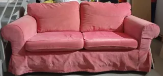 Sofá rosa de tela