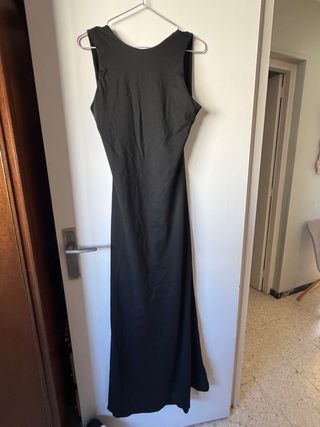 Vestido largo de noche negro con espalda abierta