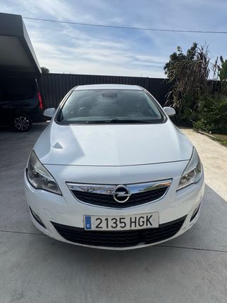 Opel Astra 2012