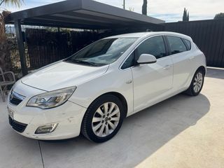 Opel Astra 2012