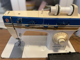 Máquina de coser Singer clásica años 70