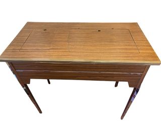 Máquina de coser Singer clásica años 70