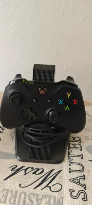 Mando Xbox con base de carga