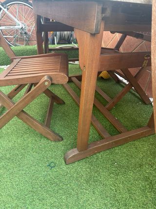Mesa y 4 sillas de jardín