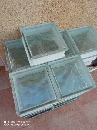 Ladrillos de vidrio para construcción.