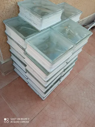 Ladrillos de vidrio para construcción.
