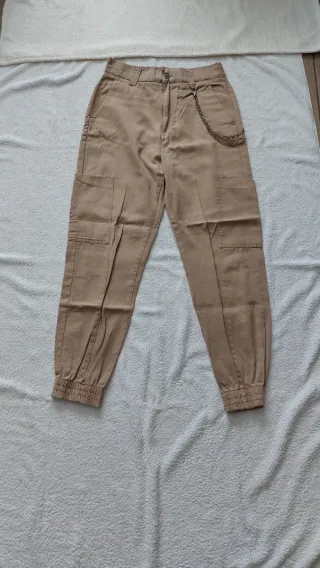 Pantalón cargo Pull&Bear beige
