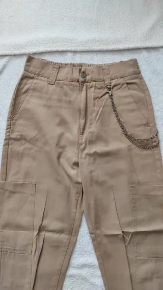 Pantalón cargo Pull&Bear beige