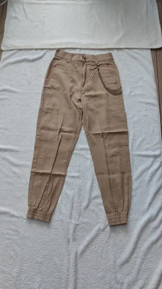 Pantalón cargo Pull&Bear beige
