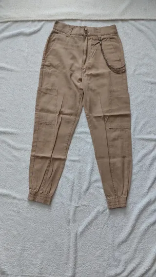 Pantalón cargo Pull&Bear beige