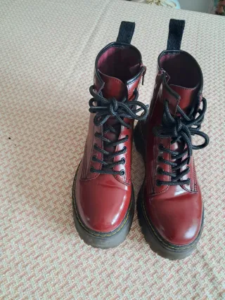 Botines granate con cordones