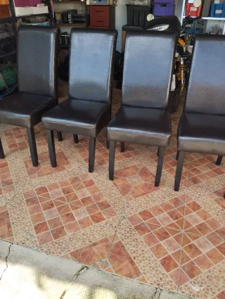 4 sillas en perfecto estado.