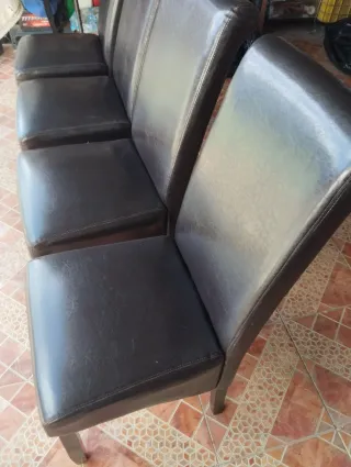 4 sillas en perfecto estado.