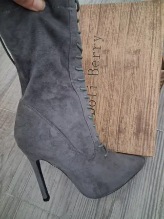 Botín tacón gris con cordones