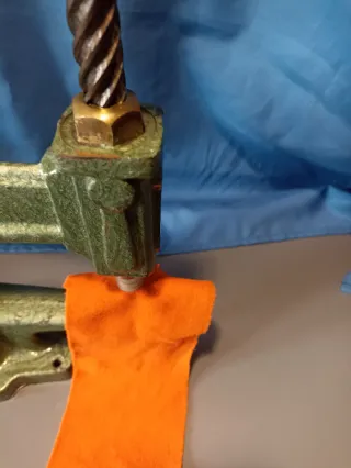 Máquina para corchetes