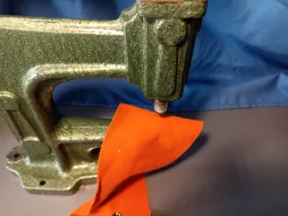 Máquina para corchetes