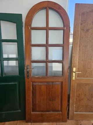 Puerta de madera de pino