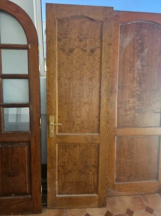 Puerta de madera de pino