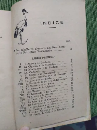 Libro antiguo de fábulas
